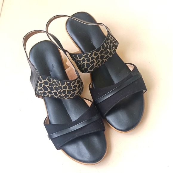 ✨Black Wedges!!